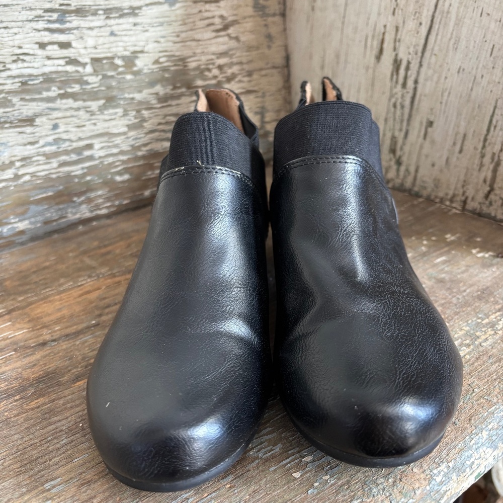 Abella True Comfort Woman’s Faux Leather Zip Ankle Booties Black Size 6.5